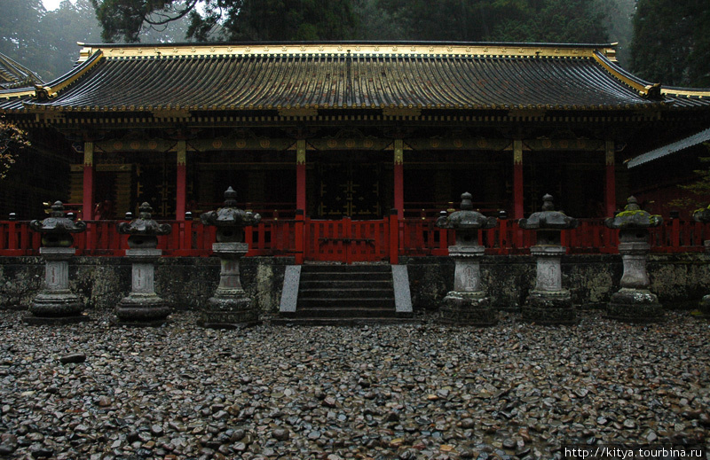 В святилище Тосёгу Никко, Япония