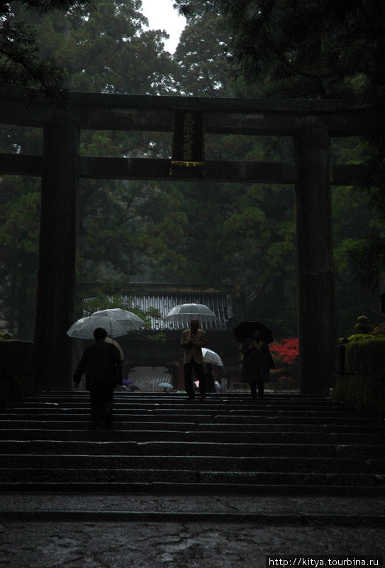 Вход в святилище Никко, Япония