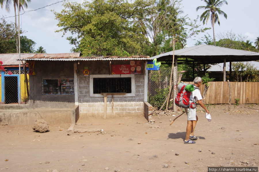 Пешком по центральной улице Мериды Остров Ометепе, Никарагуа