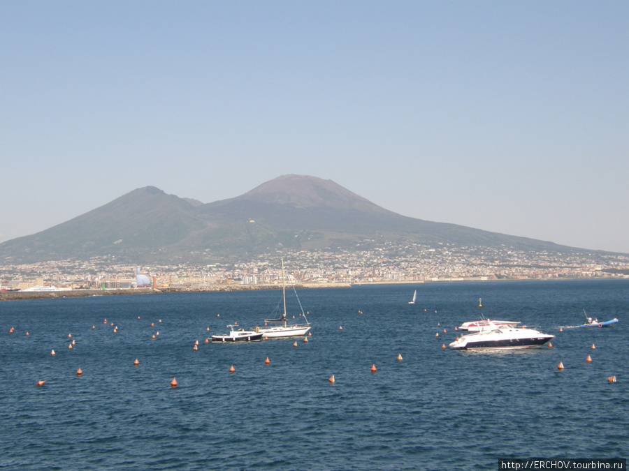 Неаполитанская бухта, вулкан Везувий и южные пейзажи Неаполь, Италия