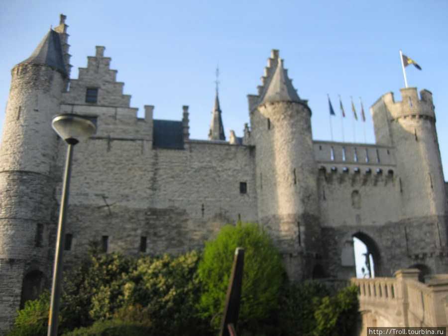 Замок Стен, в переводе камень, украшение прибрежной перспективы Антверпен, Бельгия