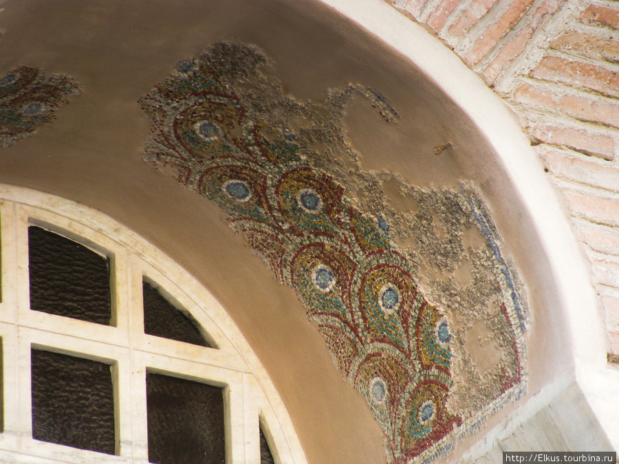 Видны следы мозаик VII-VIII веков, большая часть погибла во время пожара Салоники, Греция
