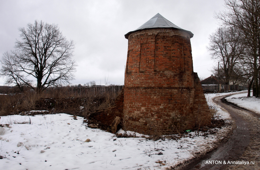 Аркадьевский монастырь. Башенка, оставшаяся от крепостной стены монастыря