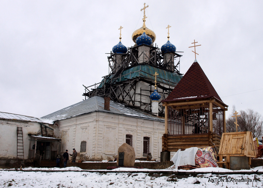 Спасо-Преображенская церковь, реставрируемая казаками