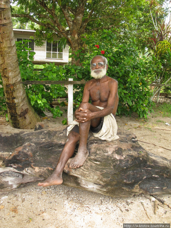 Этого дедушку зовут Антон, как и меня, а свой возраст он не знает Варомо, Папуа-Новая Гвинея