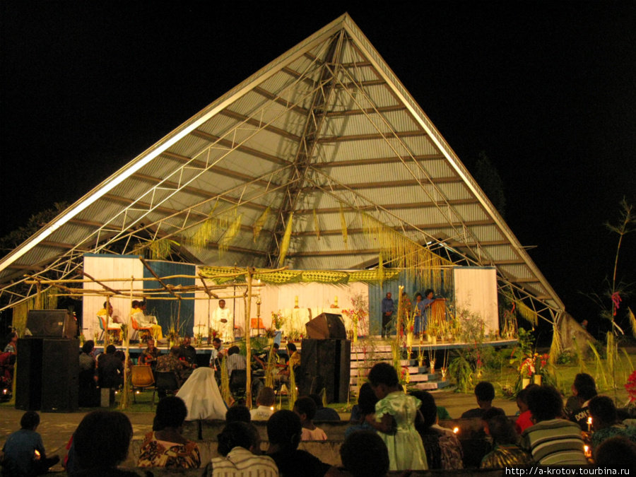 Уличное пасхальное богослужение — Город Вевак Папуа-Новая Гвинея