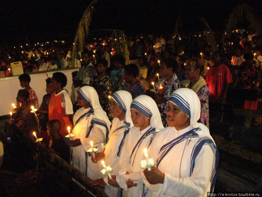 Последовательницы Матери Терезы (родом с Филиппин) на Пасхальном богосужении Папуа-Новая Гвинея