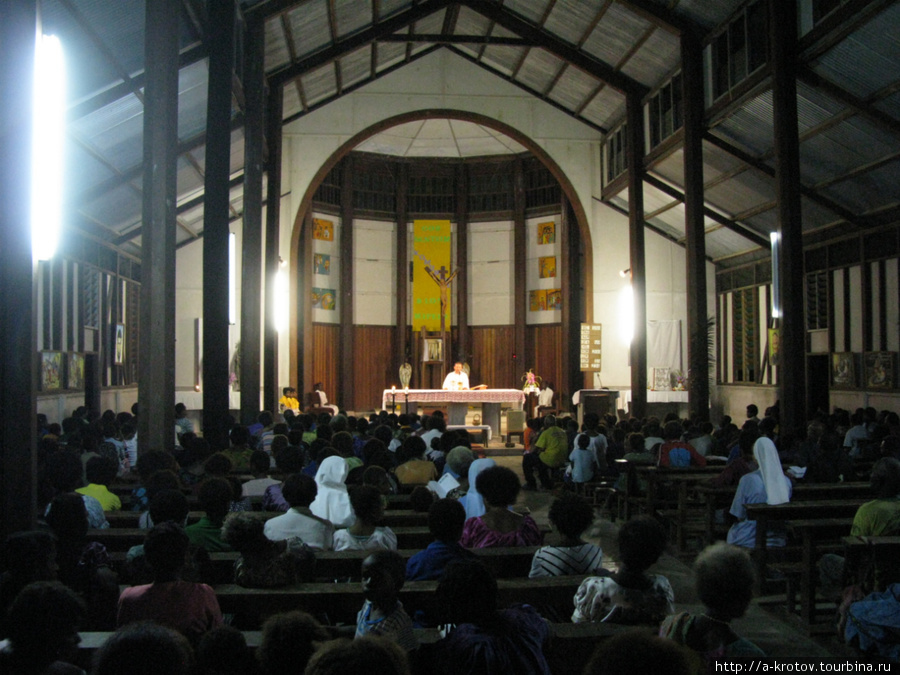 В селе Богия, на богослужении (католическая церковь) Папуа-Новая Гвинея