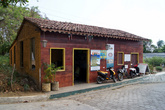 Туристическое агентство на главной улице Моягальпы