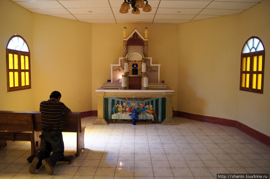 В церкви Моягальпы