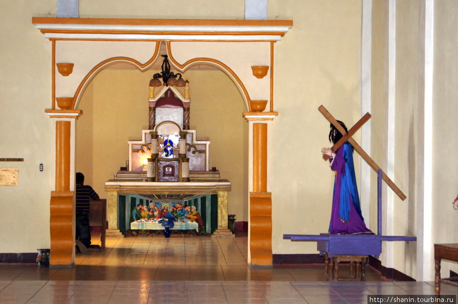 В церкви Моягальпы Моягальпа, остров Ометепе, Никарагуа