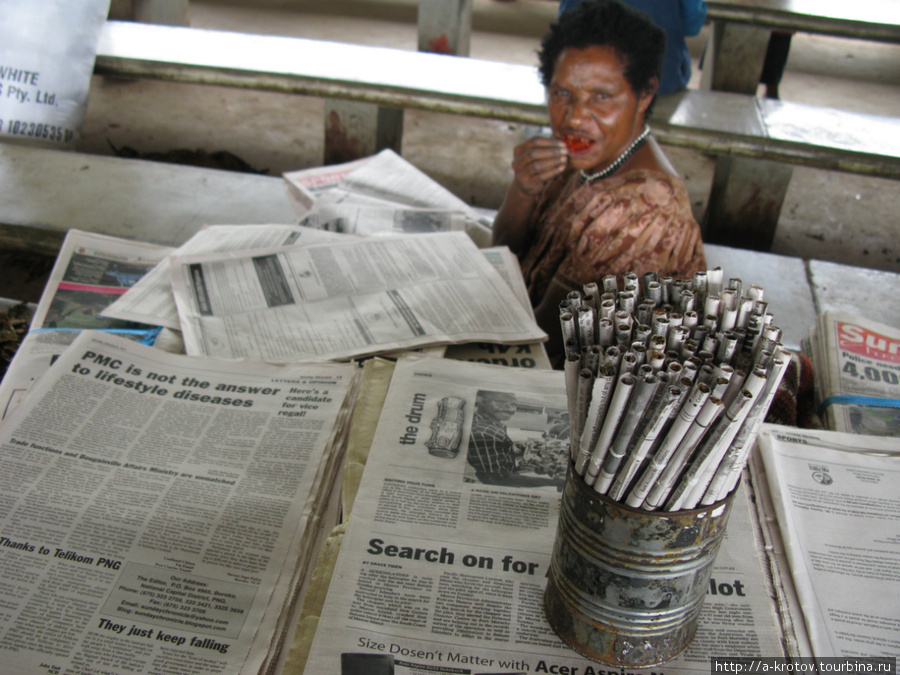 Самокрутки изготовляются на месте Маунт-Хаген, Папуа-Новая Гвинея