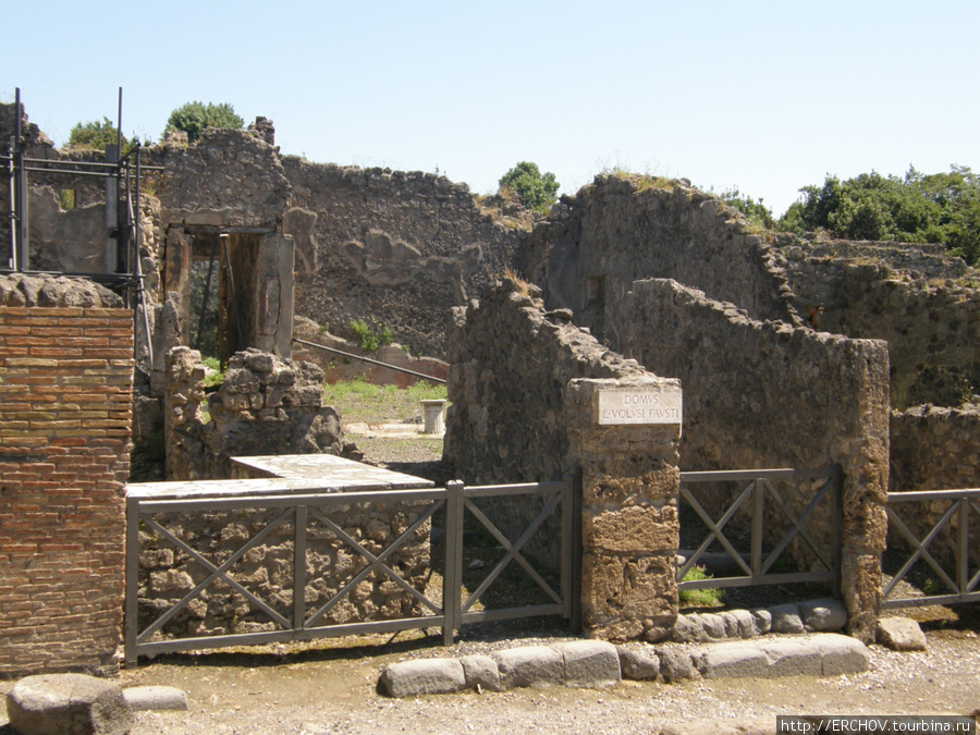 Остатки древнего города Помпеи, Италия