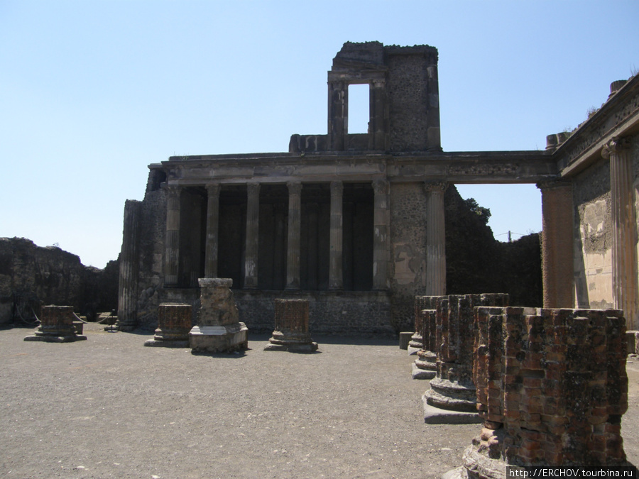 Остатки древнего города Помпеи, Италия