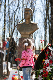 Памятник летчику-герою Советского Союза Шишканю.