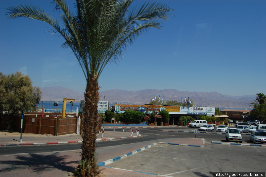 Побережье возле Эйлата из окна автобуса Эйлат, Израиль
