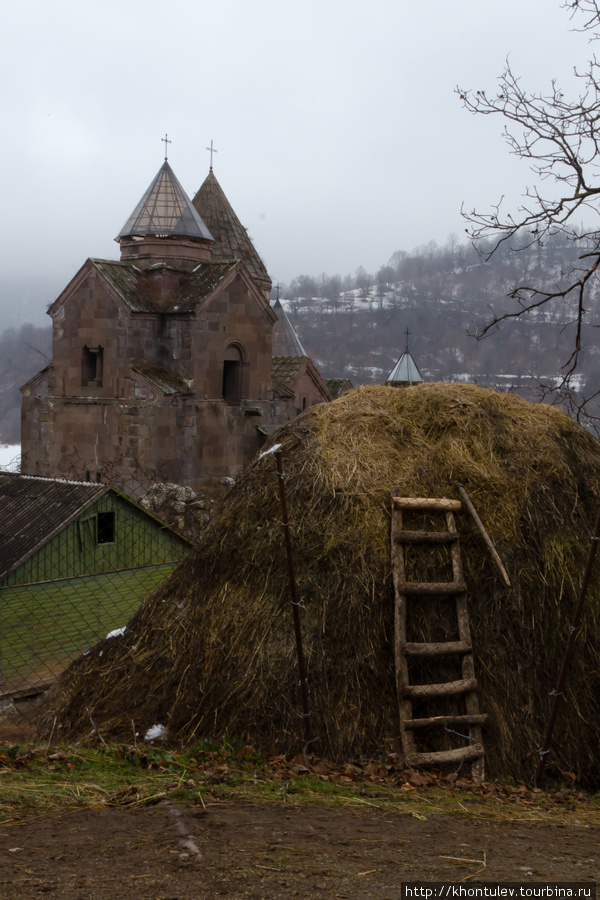 Гошаванк -село, сено, монастырь Армения