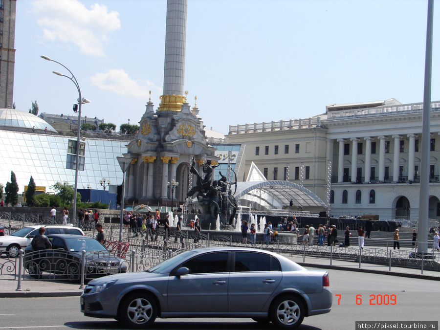 площадь Независимости. Скульптурная группа из обрамления основного Монумента Киев, Украина