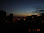 Вид из окна квартиры на вечерний Киев
