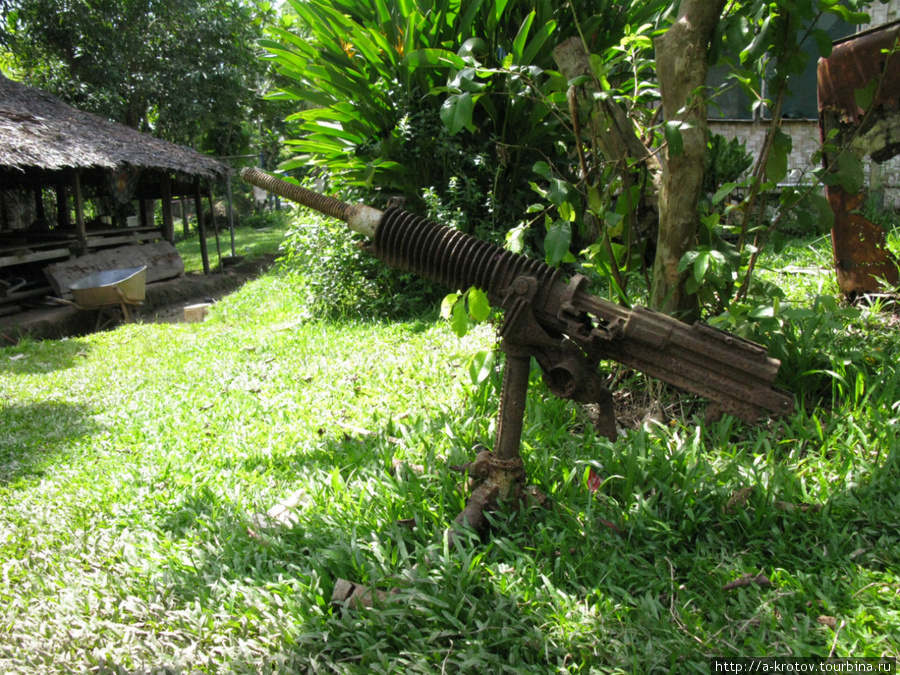 В лесах вокруг до сих пор остались разные артефакты Вевак, Папуа-Новая Гвинея
