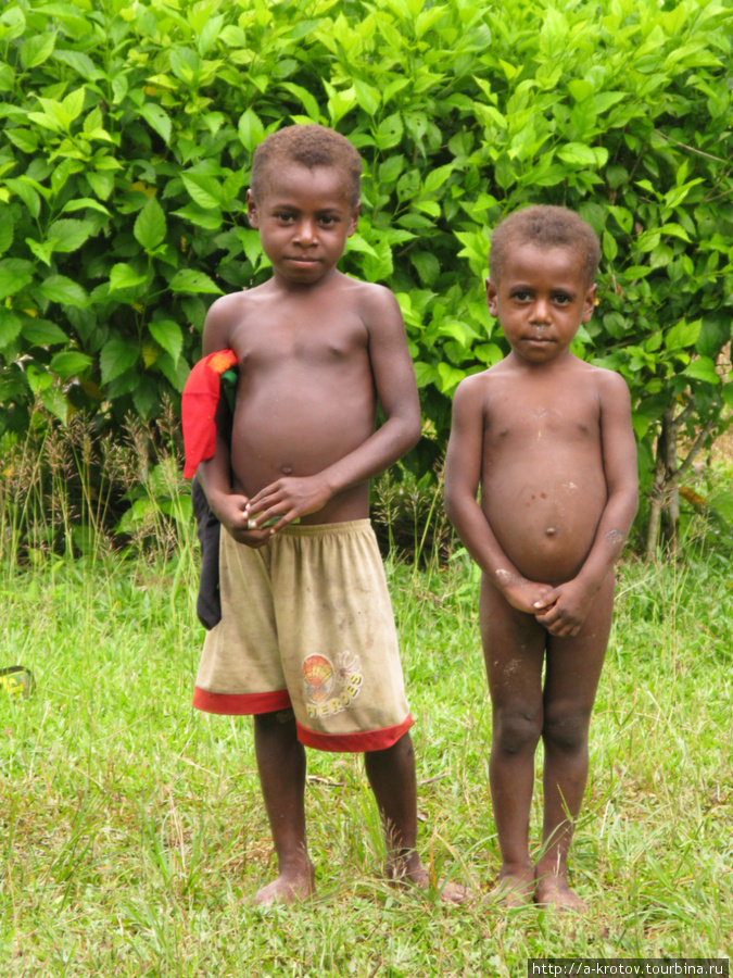 Молодые жители деревни Якко Ванимо, Папуа-Новая Гвинея