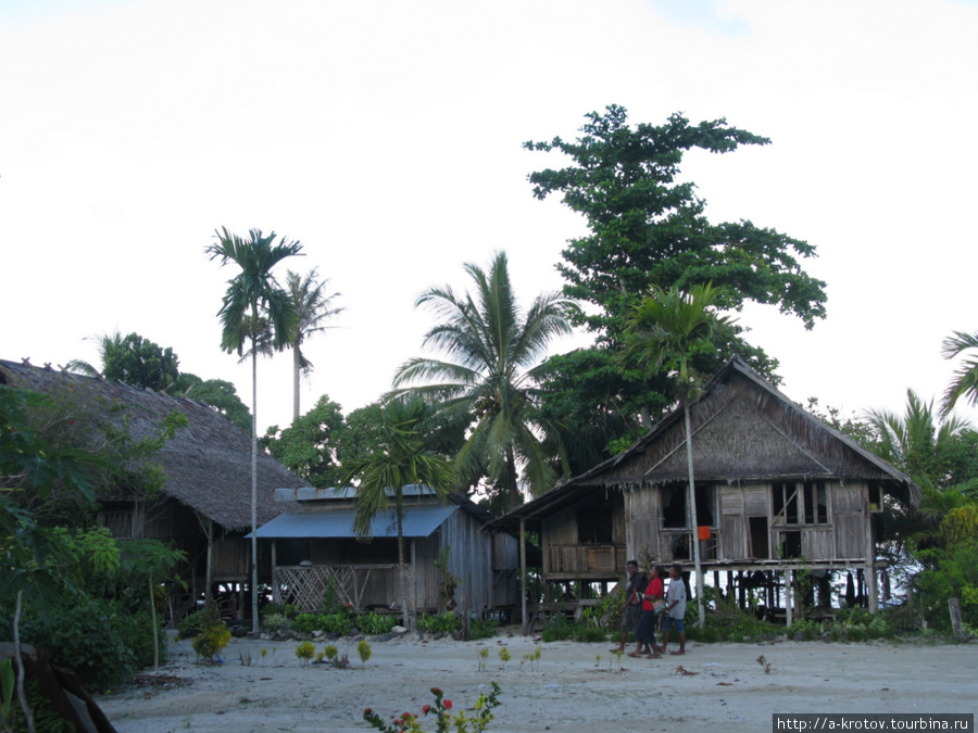 Папуасская деревня Якко (Yakko) под Ванимо
