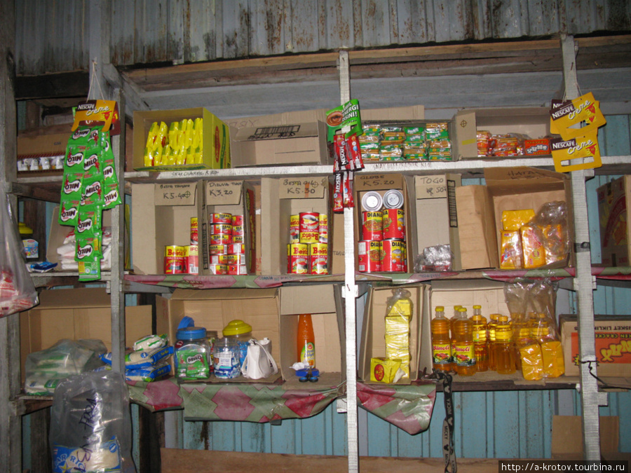 Содержмое деревенского магазина (Якко) Ванимо, Папуа-Новая Гвинея