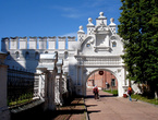 Сохранилась часть восточной стены Кремля с Воротами