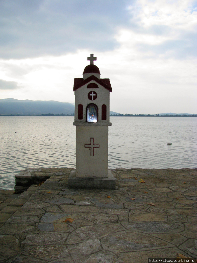 Церковь Панагия Мавриотисса.Озеро Орестиада. Касторья Кастория, Греция