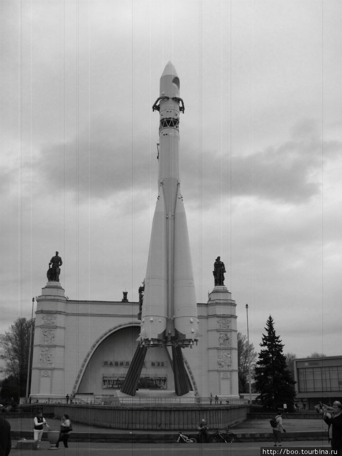 Ещё один неизменный атрибут  ВДНХ — ракета Восток Москва, Россия