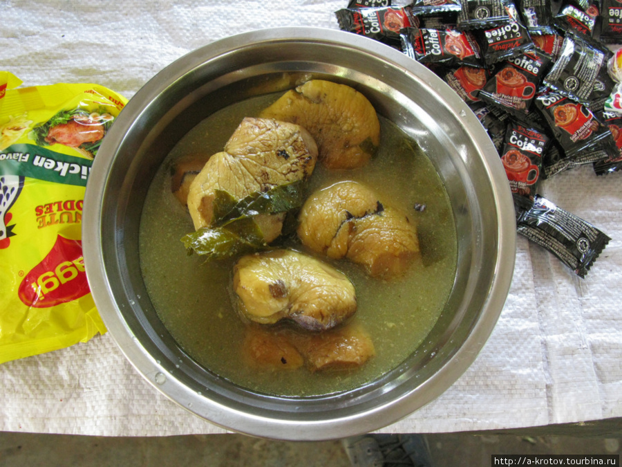 Суп из местных корнеплодов (0.2 кины за корнеплод) Остров Каркар, Папуа-Новая Гвинея