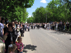 фото в хвост параду, видно, сколько людей собралось, почти все население поселка.