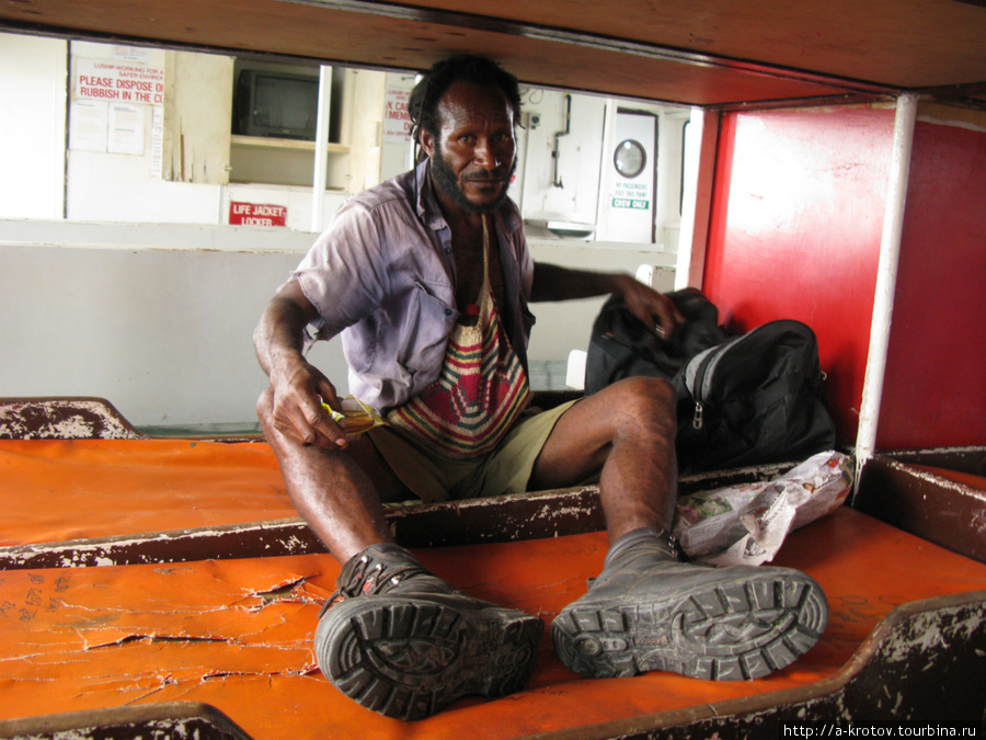 Плавание на папуасском пассажирском судне Провинция Маданг, Папуа-Новая Гвинея