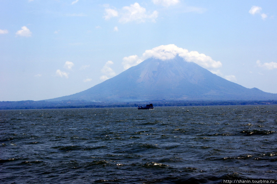 Остров Ометепе легко узнать по конусу вулкана Консепсьон Остров Ометепе, Никарагуа