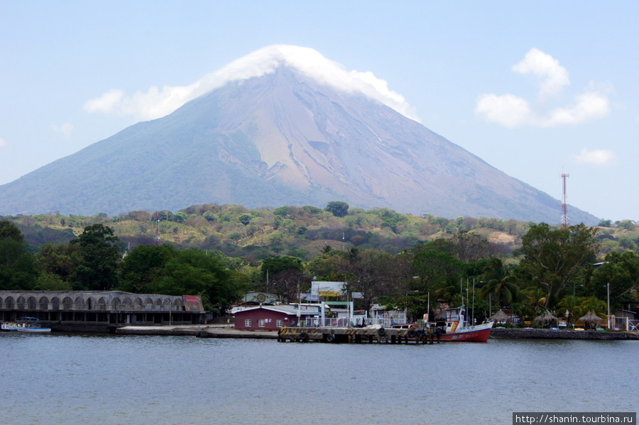 Остров Ометепе — вид с озера Остров Ометепе, Никарагуа