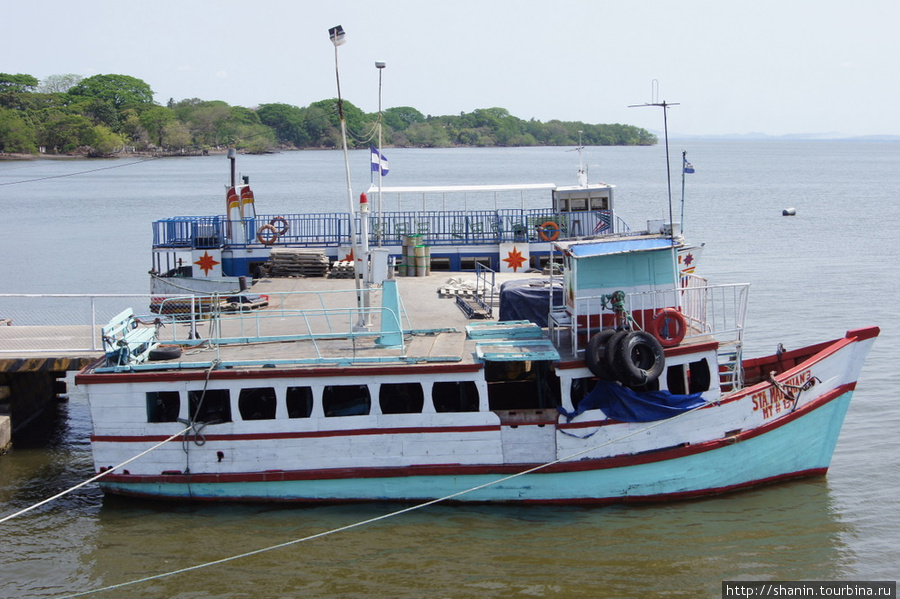 Паромы у пристани в Ометепе Остров Ометепе, Никарагуа