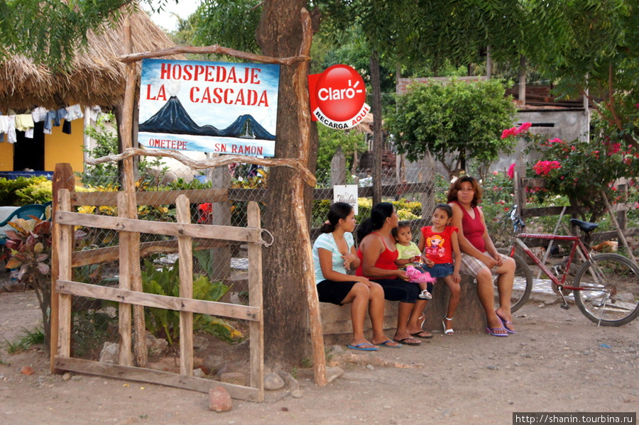 Возле семейной гостиницы в Сан-Рамоне Сан-Рамон, остров Ометепе, Никарагуа