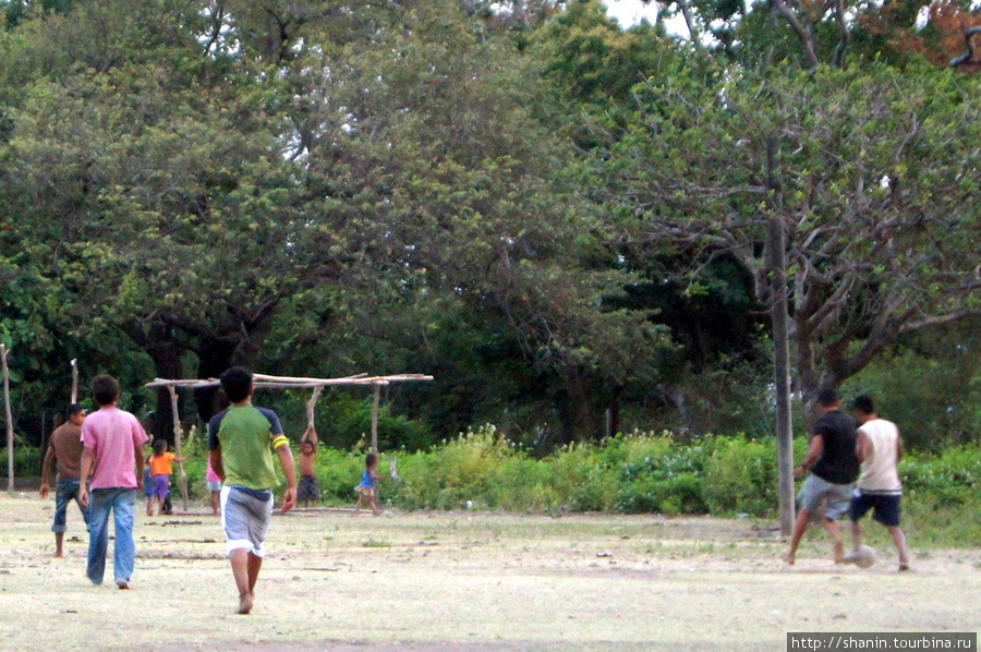 Футбольная площадка Сан-Рамон, остров Ометепе, Никарагуа