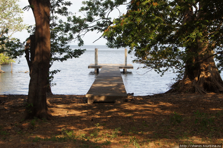 Пирс на озере Остров Ометепе, Никарагуа