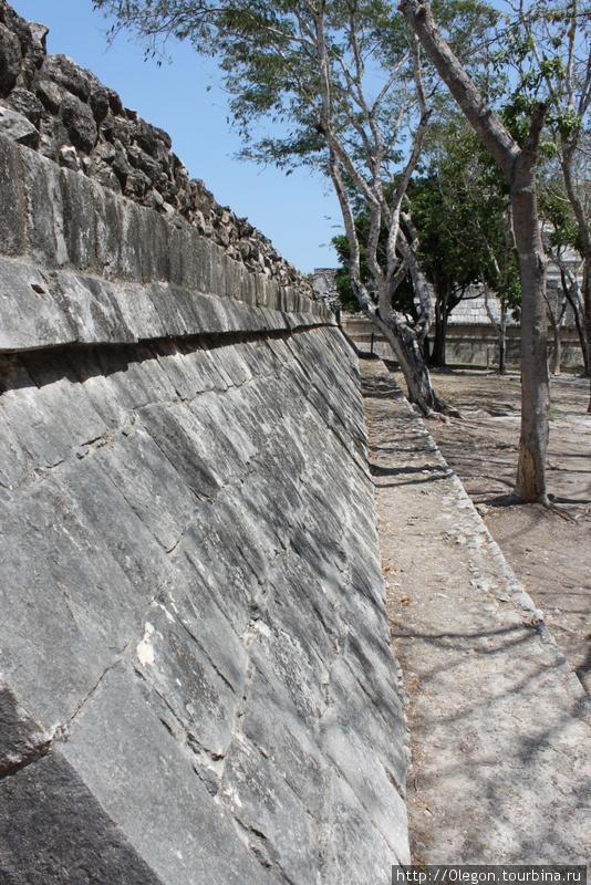 По затворкам Чичен-Ицы Чичен-Ица город майя, Мексика
