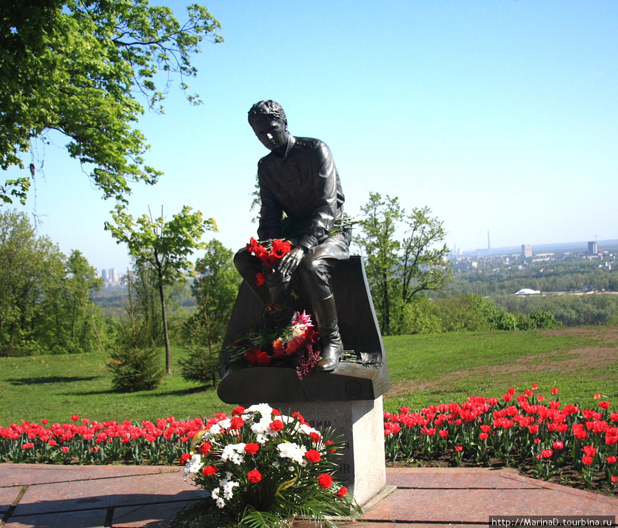 Памятник Леониду Фёдоровичу Быкову