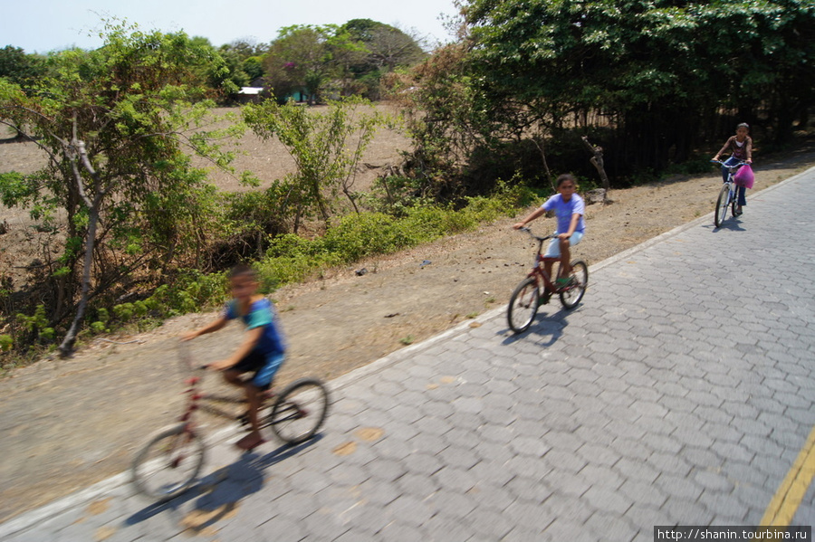 ВВелосипедисты Остров Ометепе, Никарагуа
