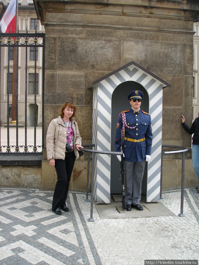 Почётный караул охраняет Пражский град. Прага, Чехия