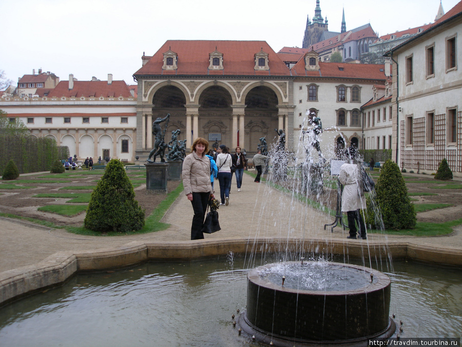 Красивый сад при дворце Вальдштейна,нынешнем местонахождении Сената Чешской республики. Прага, Чехия