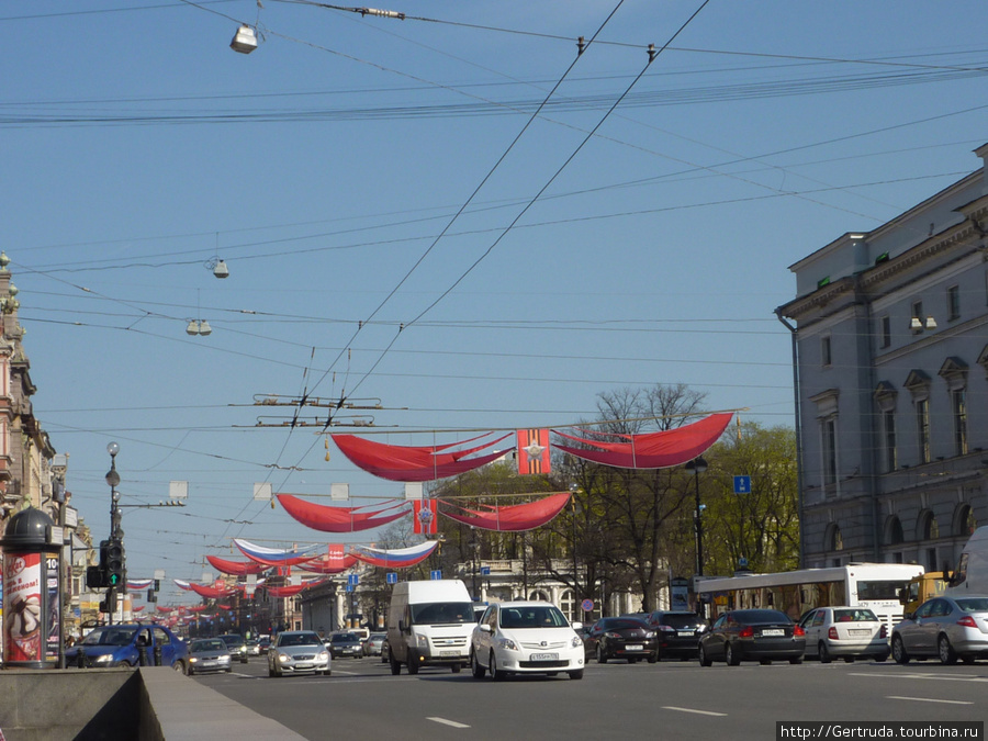 Невский проспект в праздничном убранстве. Санкт-Петербург, Россия