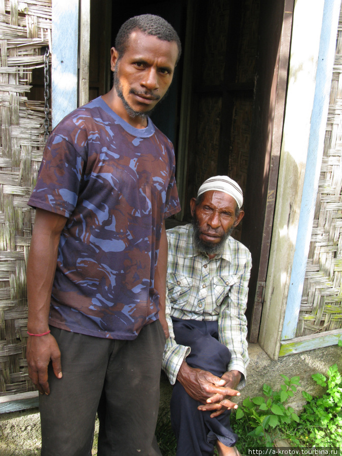 Это мусульманские жители Карлы Марлы Кундиава, Папуа-Новая Гвинея