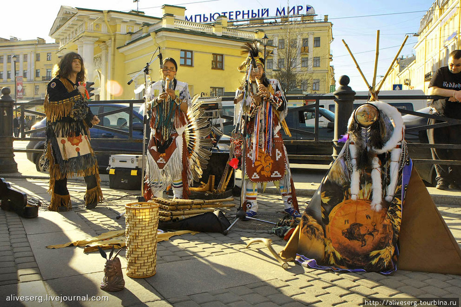 Индейцы в Петербурге | музыкальное представление на площади Санкт-Петербург, Россия