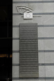 На здании ЕвроПарламента есть табличка с названием на 23 языках. Первая строчка — на РУССКОМ!