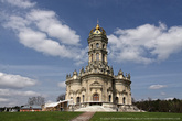 Церковь строили из белого камня, коим богаты Подольские земли, облицовка же производилась двумя видами материалов:  серовато-белым камнем и светло-желтым крупнопористым ракушечником.