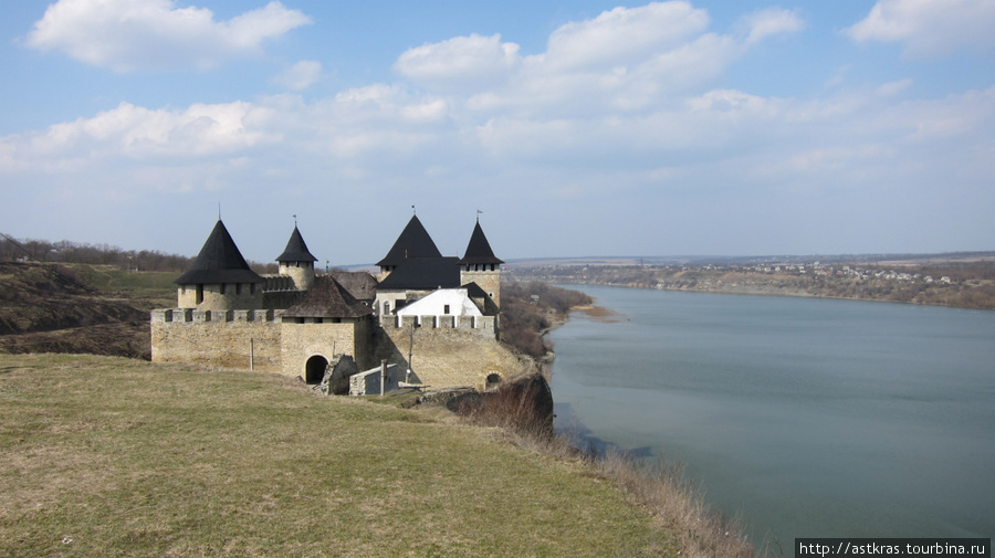 Хотинская крепость и вид на реку Днестр Хотин, Украина